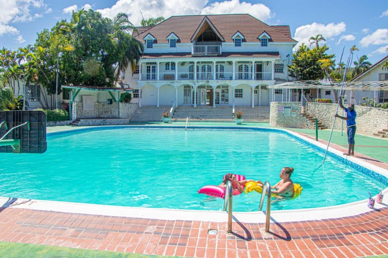 Malibu Ocean View Studio Apartment Монтего Бей Екстериор снимка